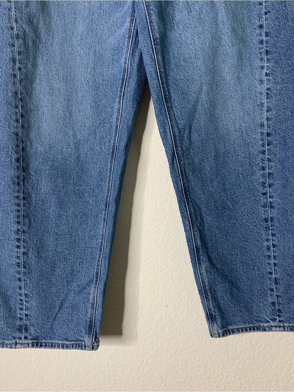 American Eagle women’s blue cotton barrel jeans 4 reg - Picture 2 of 9